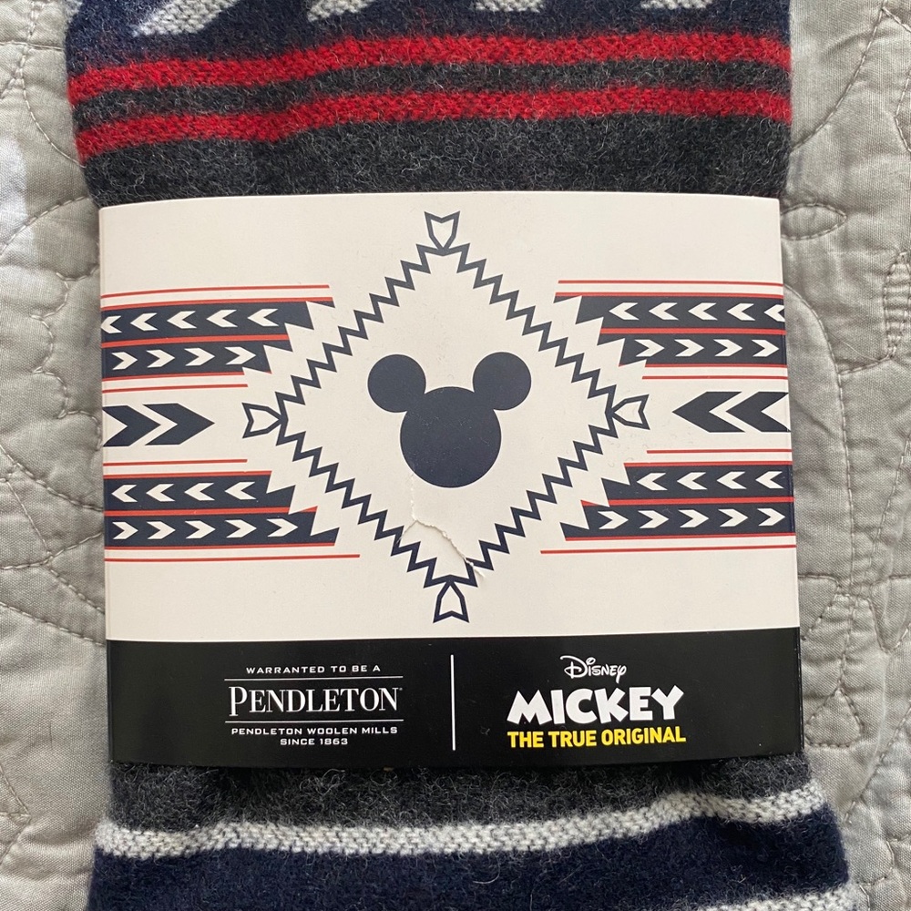 NWT! MICKEY SCARF